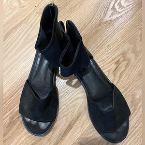 Eileen Fisher flat sandals 7.5